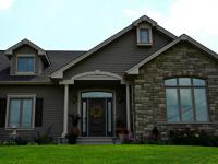 Porte d'entrée en acier avec deux latéraux et Fenêtres à battant en PVC